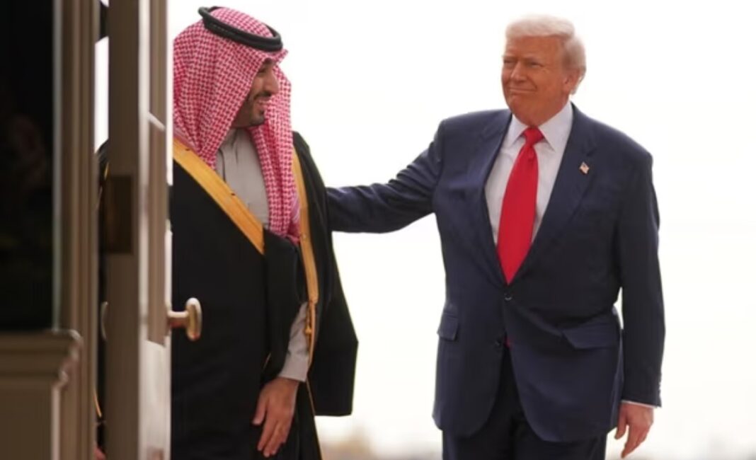 जंग लंबी, जेब खाली? ट्रंप की नजर अब अरब देशों की तिजोरी पर, ईरान से टकराव के बीच नया संकेत जंग लंबी, जेब खाली? ट्रंप की नजर अब अरब देशों की तिजोरी पर, ईरान से टकराव के बीच नया संकेत