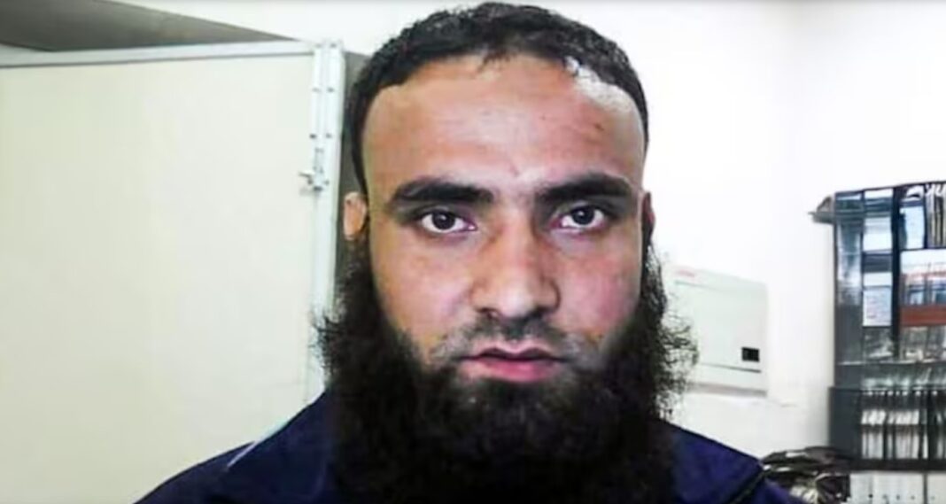 दिल्ली बॉर्डर से लश्कर आतंकी शब्बीर अहमद लोन गिरफ्तार, ISI के इशारे पर नया मॉड्यूल खड़ा कर रहा था दिल्ली बॉर्डर से लश्कर आतंकी शब्बीर अहमद लोन गिरफ्तार, ISI के इशारे पर नया मॉड्यूल खड़ा कर रहा था