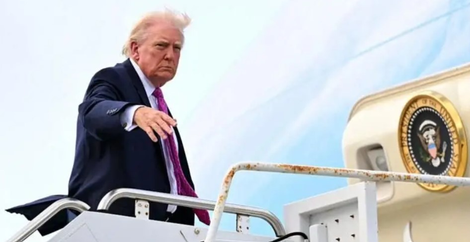 “ईरान का तेल अपने कब्ज़े में लेना चाहता हूं”: ट्रंप के बयान से बढ़ा तनाव, खार्ग द्वीप पर भी जताई दावेदारी “ईरान का तेल अपने कब्ज़े में लेना चाहता हूं”: ट्रंप के बयान से बढ़ा तनाव, खार्ग द्वीप पर भी जताई दावेदारी