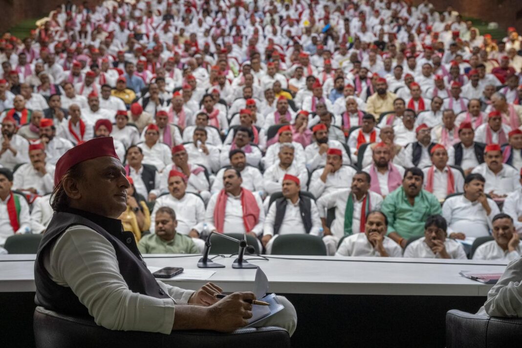 दादरी रैली के बाद Akhilesh Yadav का मिशन 2027, लगातार मीटिंग्स से संगठन को दे रहे धार दादरी रैली के बाद Akhilesh Yadav का मिशन 2027, लगातार मीटिंग्स से संगठन को दे रहे धार