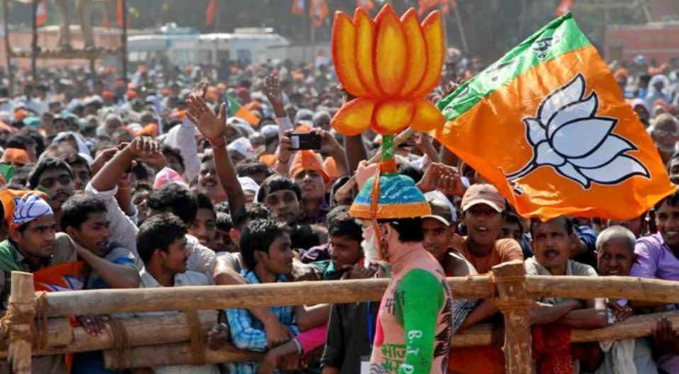 2027 पर BJP का बड़ा दावा, Lucknow बैठक के बाद Brajesh Pathak बोले- फिर बनेगी सरकार 2027 पर BJP का बड़ा दावा, Lucknow बैठक के बाद Brajesh Pathak बोले- फिर बनेगी सरकार