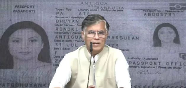 “असम की सियासत में ‘पासपोर्ट बम’! CM की पत्नी पर गंभीर आरोप, पलटवार में कानूनी वार” “असम की सियासत में ‘पासपोर्ट बम’! CM की पत्नी पर गंभीर आरोप, पलटवार में कानूनी वार”
