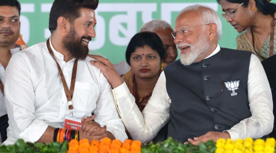 UP में NDA को झटका? चिराग पासवान की पार्टी ने 403 सीटों पर अकेले लड़ने का किया ऐलान UP में NDA को झटका? चिराग पासवान की पार्टी ने 403 सीटों पर अकेले लड़ने का किया ऐलान