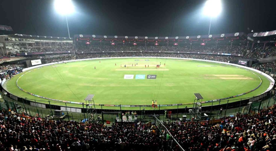 IPL मैच बना ‘मोबाइल हंट’: स्टेडियम में उड़ते रहे फोन, नाबालिगों से कराई गई सुनियोजित चोरी का खुलासा IPL मैच बना ‘मोबाइल हंट’: स्टेडियम में उड़ते रहे फोन, नाबालिगों से कराई गई सुनियोजित चोरी का खुलासा