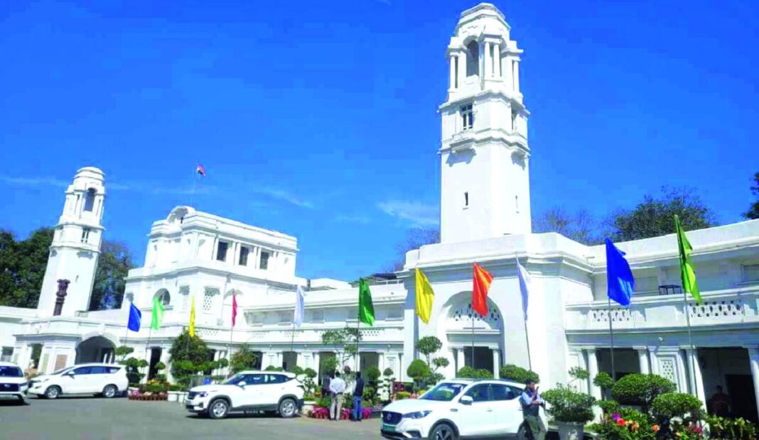 दिल्ली विधानसभा में घुसी रहस्यमयी SUV! गेट तोड़ा, अंदर घूमा, स्पीकर ऑफिस तक पहुंचा और छोड़ गया गुलदस्ता दिल्ली विधानसभा में घुसी रहस्यमयी SUV! गेट तोड़ा, अंदर घूमा, स्पीकर ऑफिस तक पहुंचा और छोड़ गया गुलदस्ता