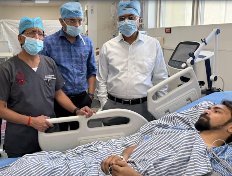 किडनी बेचने की कहानी से उठा पर्दा: जमीन बिकी, प्यार हुआ, शादी टूटी… अब आयुष की कहानी पर सवाल किडनी बेचने की कहानी से उठा पर्दा: जमीन बिकी, प्यार हुआ, शादी टूटी… अब आयुष की कहानी पर सवाल