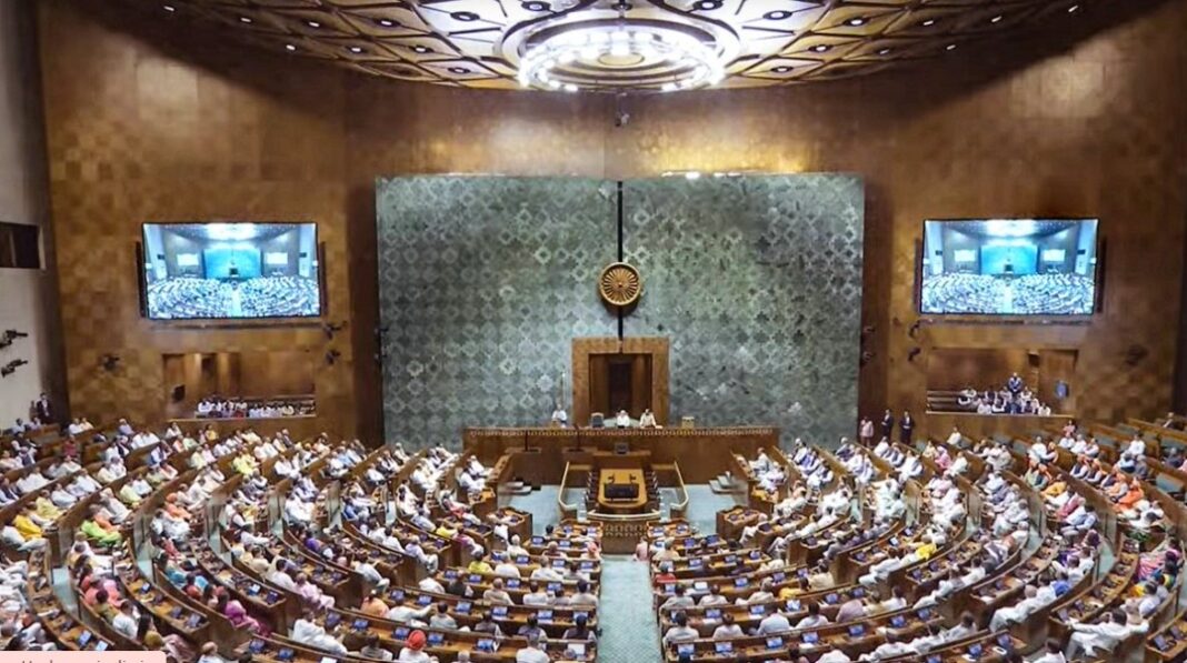 संसद में ‘नारी शक्ति’ पर सियासी संग्राम: 3 दिन का विशेष सत्र, BJP का सख्त व्हिप, PM मोदी ने मांगा सर्वदलीय समर्थन संसद में ‘नारी शक्ति’ पर सियासी संग्राम: 3 दिन का विशेष सत्र, BJP का सख्त व्हिप, PM मोदी ने मांगा सर्वदलीय समर्थन