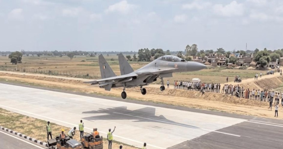 पूर्वांचल एक्सप्रेस-वे पर गूंजे फाइटर जेट: सुलतानपुर एयरस्ट्रिप पर सुखोई-मिराज की धमक, आज बड़ा एयरफोर्स ड्रिल पूर्वांचल एक्सप्रेस-वे पर गूंजे फाइटर जेट: सुलतानपुर एयरस्ट्रिप पर सुखोई-मिराज की धमक, आज बड़ा एयरफोर्स ड्रिल