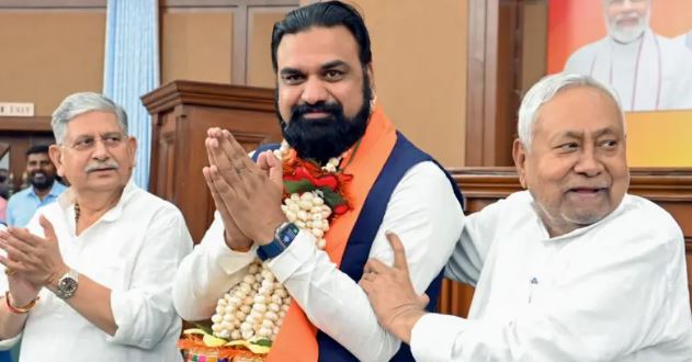 ‘सम्राट सरकार’ की शुरुआत आज! पटना में शपथ लेंगे सम्राट चौधरी, बिहार की राजनीति में नया अध्याय ‘सम्राट सरकार’ की शुरुआत आज! पटना में शपथ लेंगे सम्राट चौधरी, बिहार की राजनीति में नया अध्याय