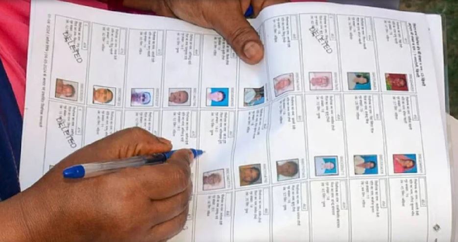 13.39 करोड़ वोटर, बदला यूपी का चुनावी गणित: महिलाओं की तेज बढ़त, नए आंकड़ों ने बढ़ाई सियासी हलचल 13.39 करोड़ वोटर, बदला यूपी का चुनावी गणित: महिलाओं की तेज बढ़त, नए आंकड़ों ने बढ़ाई सियासी हलचल