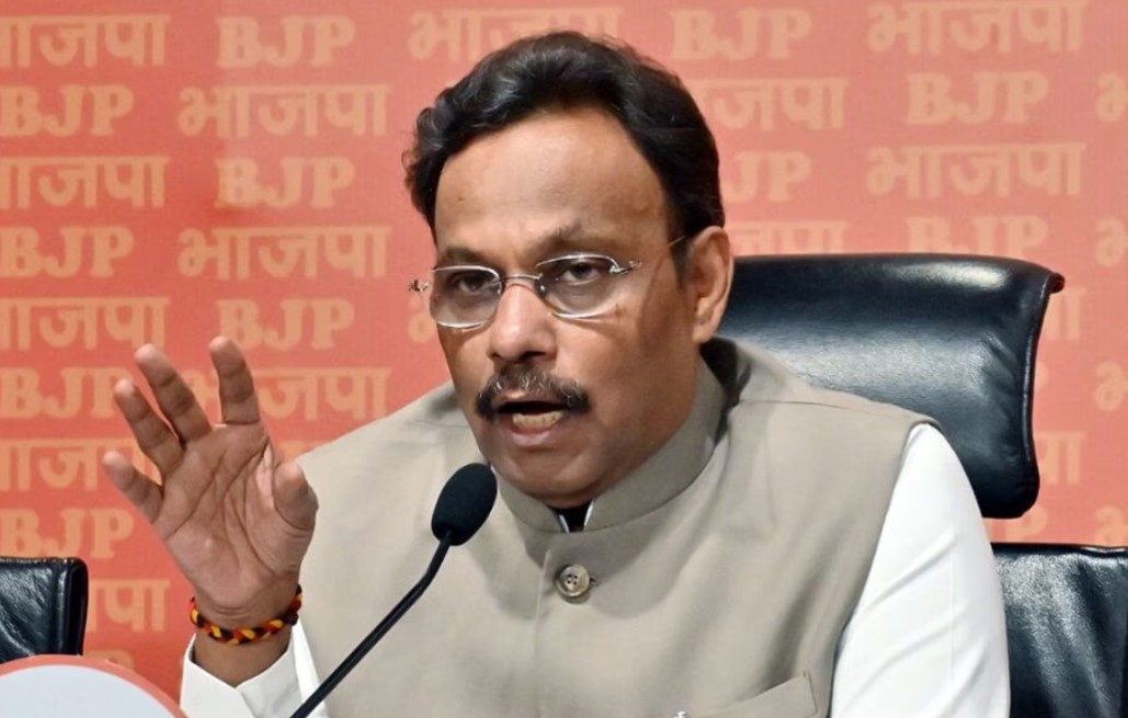 लखनऊ में BJP का ‘पावर प्ले’: 2027 से पहले कोर कमेटी की बड़ी बैठक, योगी कैबिनेट और संगठन में बदलाव के संकेत लखनऊ में BJP का ‘पावर प्ले’: 2027 से पहले कोर कमेटी की बड़ी बैठक, योगी कैबिनेट और संगठन में बदलाव के संकेत