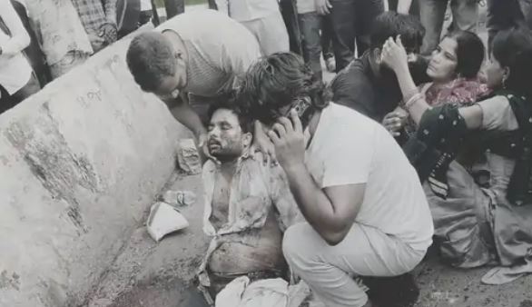 लखनऊ में बेकाबू डंपर का कहर: 3 सेकंड में 4 वाहन कुचले, 6 घायल—एक का पैर कटा लखनऊ में बेकाबू डंपर का कहर: 3 सेकंड में 4 वाहन कुचले, 6 घायल—एक का पैर कटा