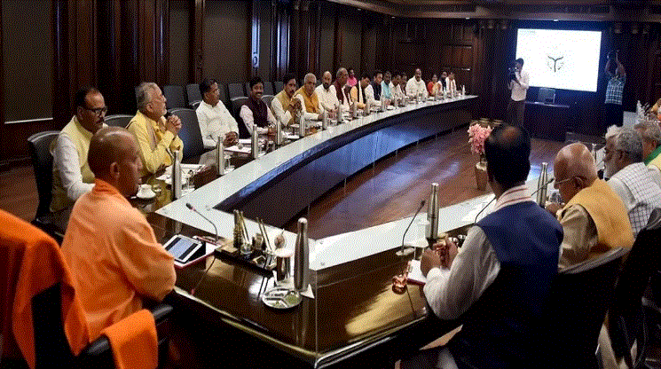 योगी कैबिनेट का आज विस्तार: 6 नए मंत्री लेंगे शपथ, जातीय समीकरण पर खास फोकस योगी कैबिनेट का आज विस्तार: 6 नए मंत्री लेंगे शपथ, जातीय समीकरण पर खास फोकस