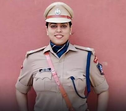 लखनऊ में साइबर ठगी पर सबसे बड़ा एक्शन, समिट बिल्डिंग से अंतरराष्ट्रीय कॉल सेंटर नेटवर्क का भंडाफोड़; 100 से ज्यादा लोग हिरासत में लखनऊ में साइबर ठगी पर सबसे बड़ा एक्शन, समिट बिल्डिंग से अंतरराष्ट्रीय कॉल सेंटर नेटवर्क का भंडाफोड़; 100 से ज्यादा लोग हिरासत में