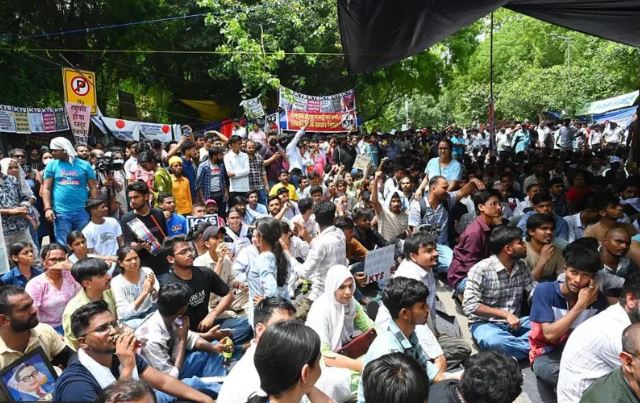 NEET 2026 Result Row: रिजल्ट पर उठे सवाल, NTA की चेतावनी के बीच सियासत तेज; केजरीवाल बोले- ‘बच्चों को धमकी मत दो’ NEET 2026 Result Row: रिजल्ट पर उठे सवाल, NTA की चेतावनी के बीच सियासत तेज; केजरीवाल बोले- ‘बच्चों को धमकी मत दो’