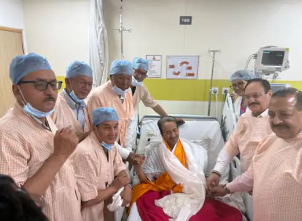27 दिन बाद खत्म हुई सोनम वांगचुक की भूख हड़ताल