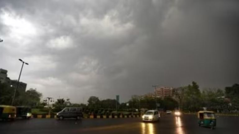 Lucknow Weather: 5 घंटे से लगातार बारिश, दिन में छाया अंधेरा; 24 जुलाई तक झमाझम बरसात के आसार Lucknow Weather: 5 घंटे से लगातार बारिश, दिन में छाया अंधेरा; 24 जुलाई तक झमाझम बरसात के आसार