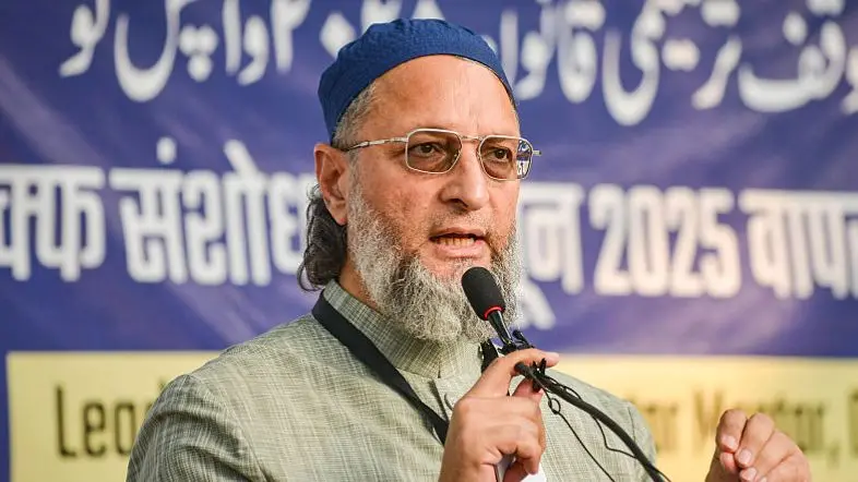 Asaduddin Owaisi on UCC: अमित शाह के बयान पर ओवैसी का पलटवार, बोले- बराबरी नहीं, मुसलमानों को निशाना बनाने की कोशिश Asaduddin Owaisi on UCC: अमित शाह के बयान पर ओवैसी का पलटवार, बोले- बराबरी नहीं, मुसलमानों को निशाना बनाने की कोशिश