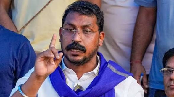 Chandrashekhar Azad Murder Conspiracy: फार्म हाउस में हत्या की साजिश का दावा, बाराबंकी हिंसा पर भी उठाए सवाल Chandrashekhar Azad Murder Conspiracy: फार्म हाउस में हत्या की साजिश का दावा, बाराबंकी हिंसा पर भी उठाए सवाल