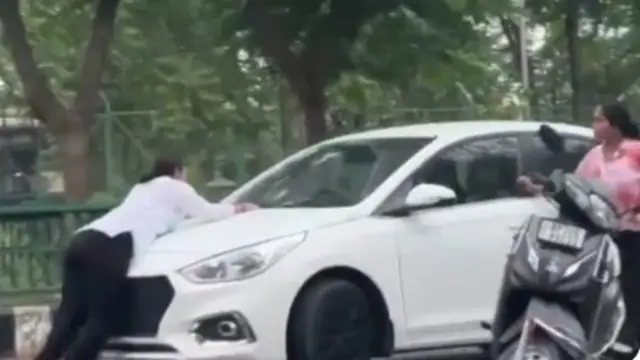 Lucknow Hit and Run Case: दूसरी लड़की के साथ प्रेमी को देखकर भड़की युवती, कार के बोनट पर गिरी, पुलिस ने शाहनवाज को पकड़ा Lucknow Hit and Run Case: दूसरी लड़की के साथ प्रेमी को देखकर भड़की युवती, कार के बोनट पर गिरी, पुलिस ने शाहनवाज को पकड़ा